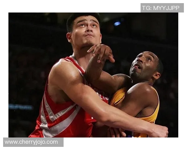 姚明在比赛中被对手成功防守引发热议球迷纷纷讨论其表现与未来发展