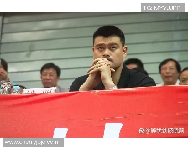 姚明首次尝试粤语交流展现篮球巨星的语言魅力与文化融合