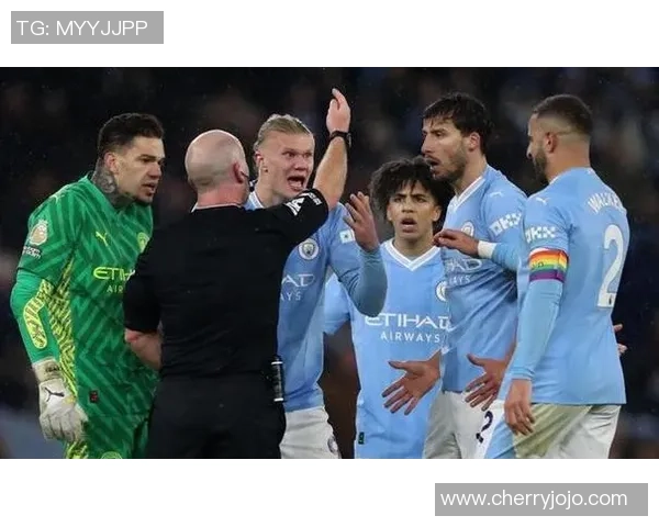 足总杯曼城大胜拜仁五球逆转引发争议判罚全场沸腾