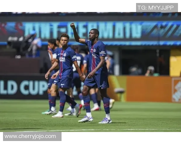 英超激战巴黎圣日耳曼与多特蒙德平局点球大战精彩瞬间回顾与战术分析 英超激战巴黎圣日耳曼与多特蒙德平局点球大战精彩瞬间回顾与战术分析