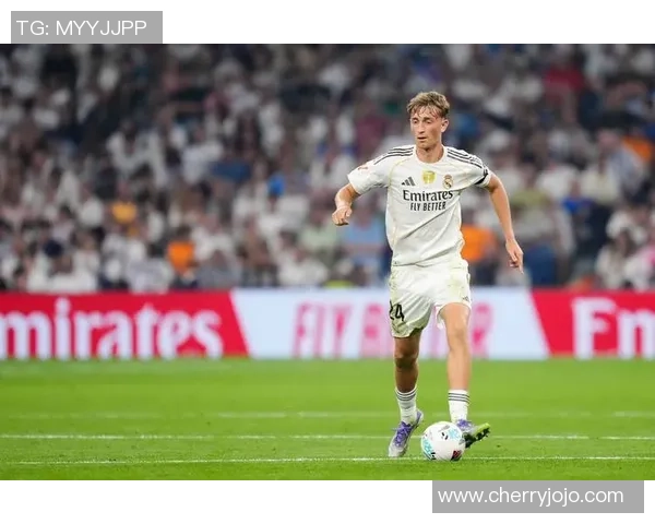 英超激战那不勒斯大胜皇马引发争议判罚全场沸腾